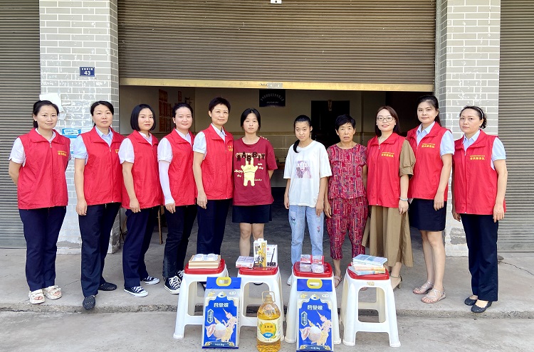 8.15南方公司瀘州管理處以“定點助學(xué)幫扶”圍繞主題教育再發(fā)力 (2).jpg