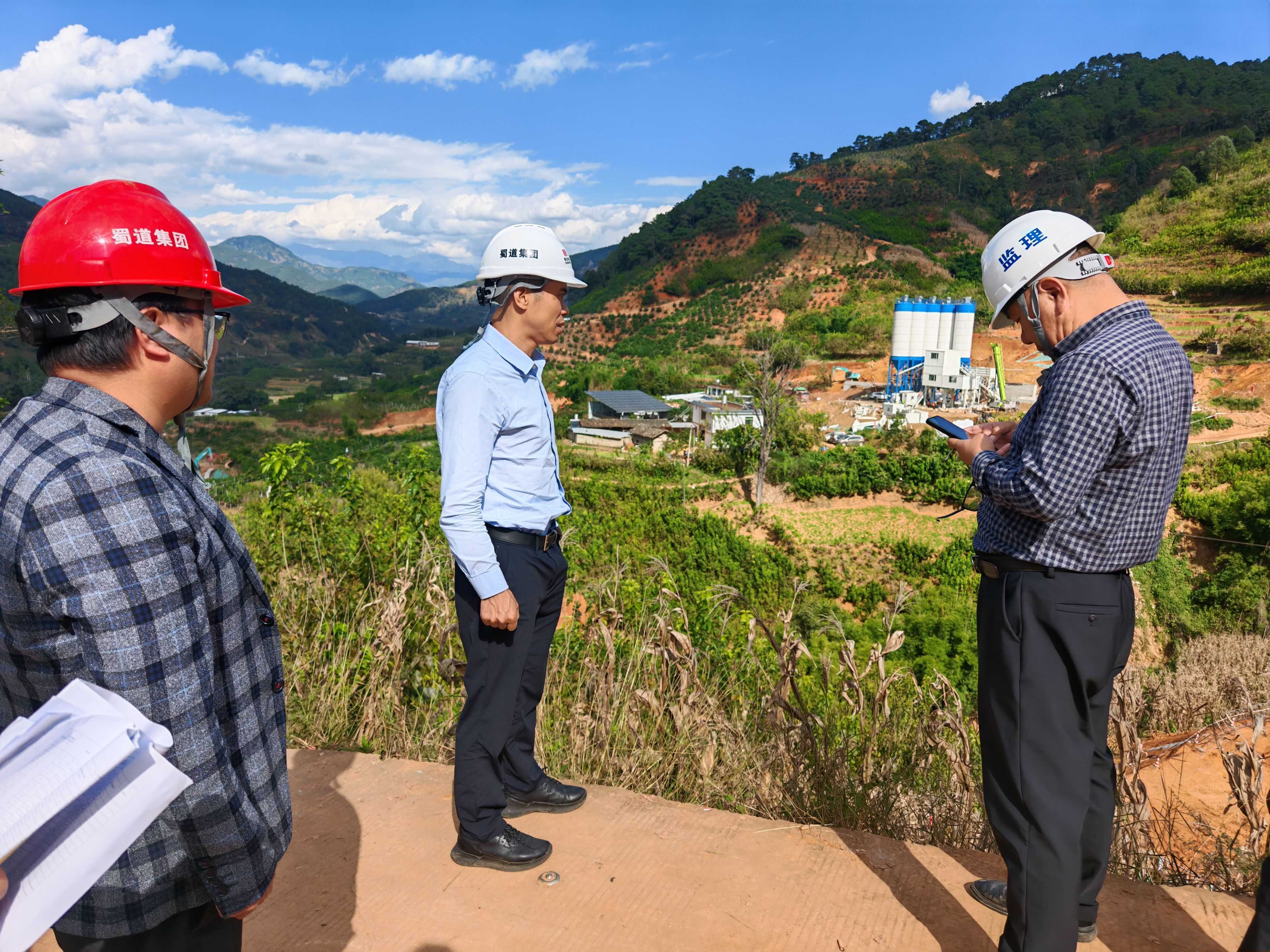 11.12何總督導(dǎo)現(xiàn)場 (2).jpg